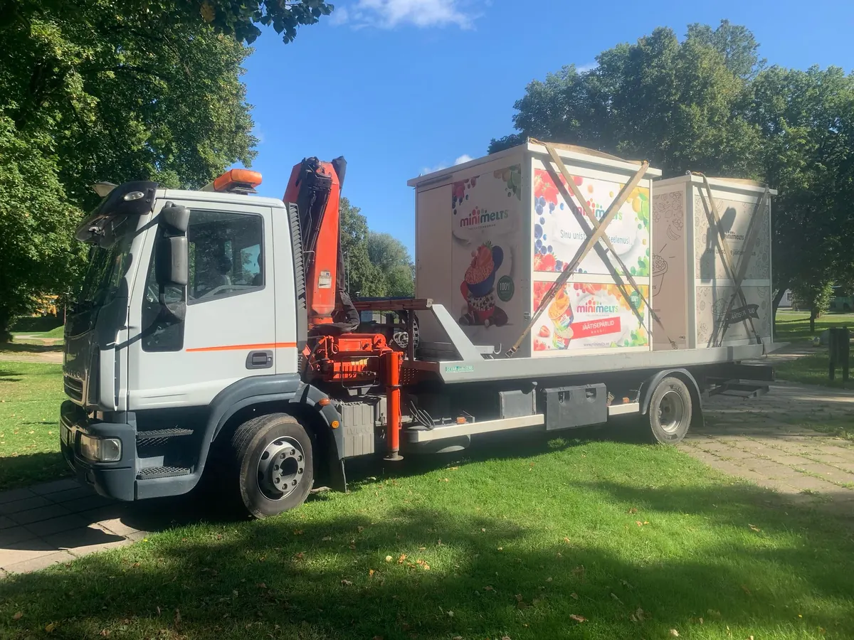 Jäätisekioski transport küljelt