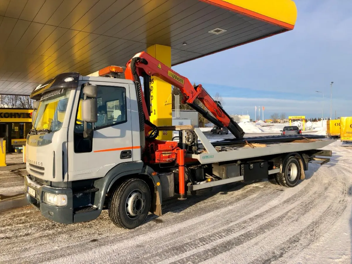Iveco puksiirauto tanklas