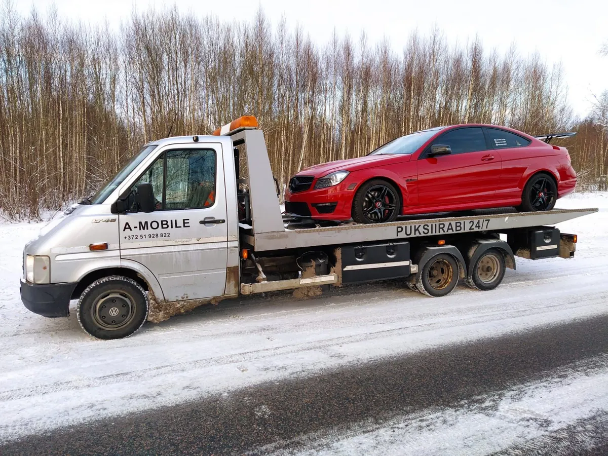 Mercedes C63 AMG talvine pukseerimine