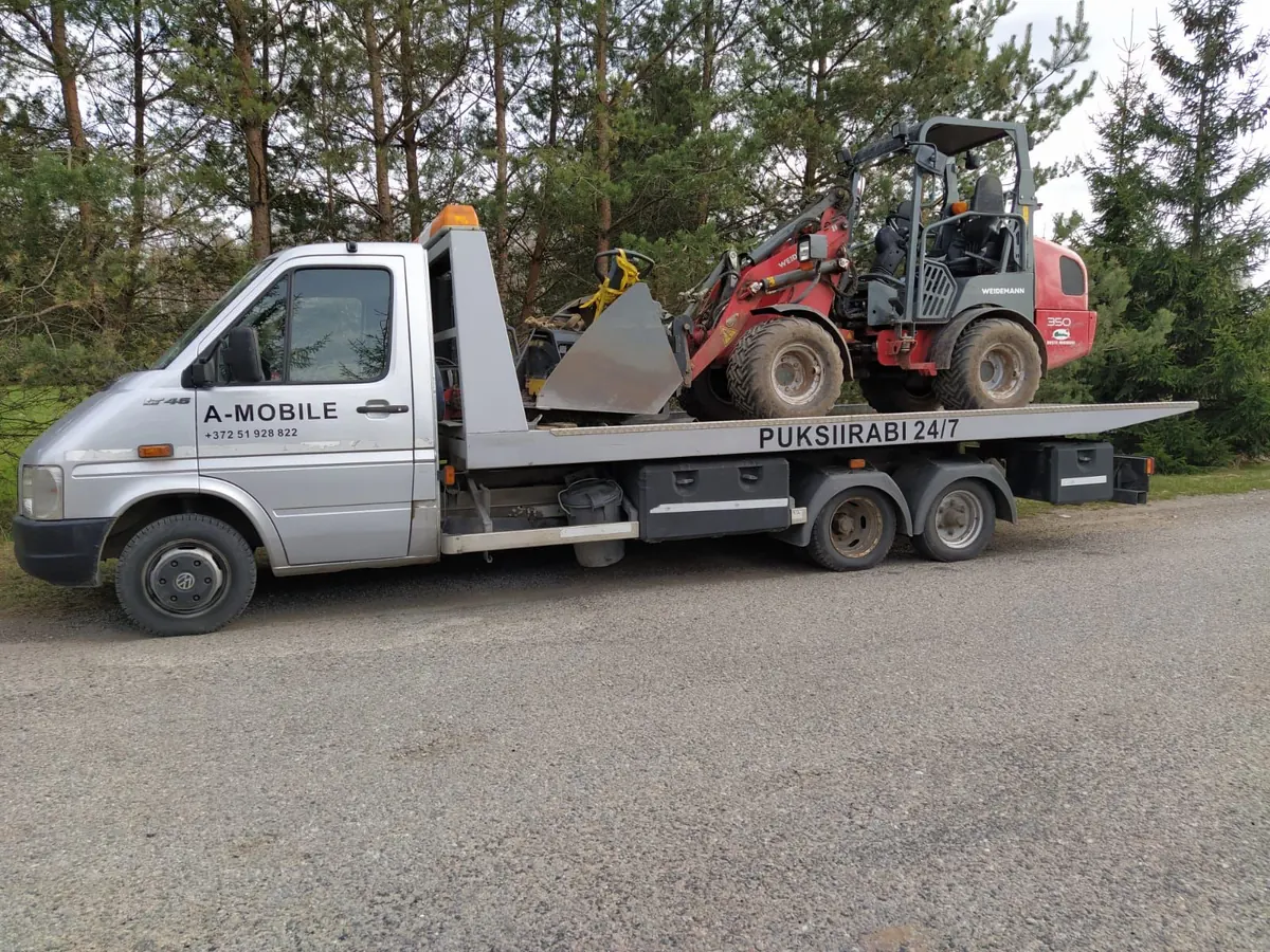 Väike laadur transpordil